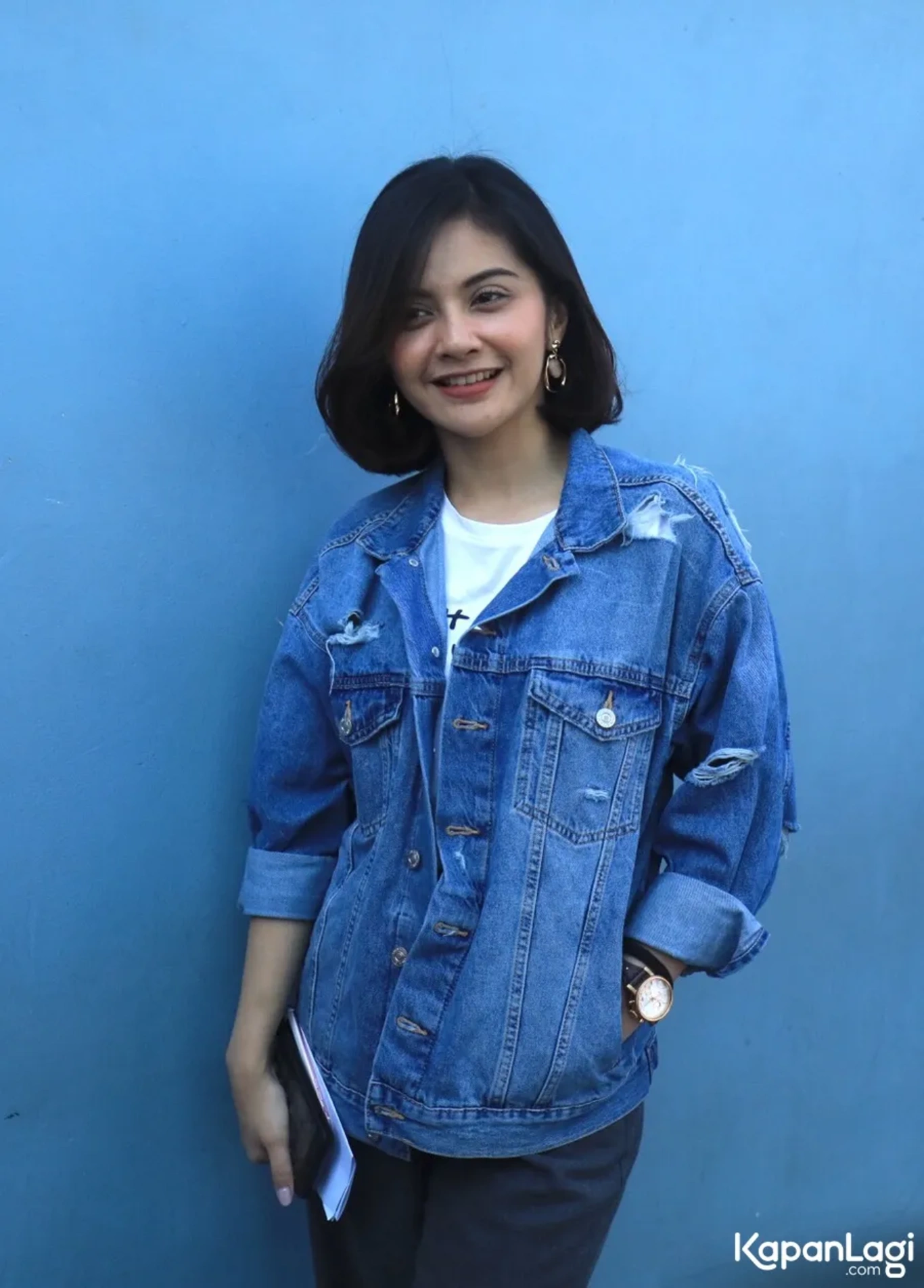 Jika Anda tidak melihat foto Tiwi Eks T2 Aka Prastiwi Diarti, kemungkinan karena foto dengan nomor tersebut tidak tersedia di Kapanlagi.com™