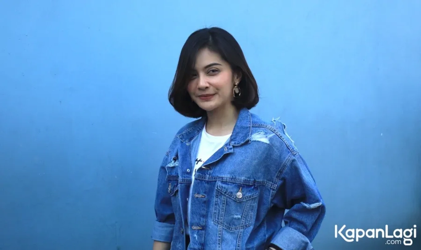 Jika Anda tidak melihat foto Tiwi Eks T2 Aka Prastiwi Diarti, kemungkinan karena foto dengan nomor tersebut tidak tersedia di Kapanlagi.com™