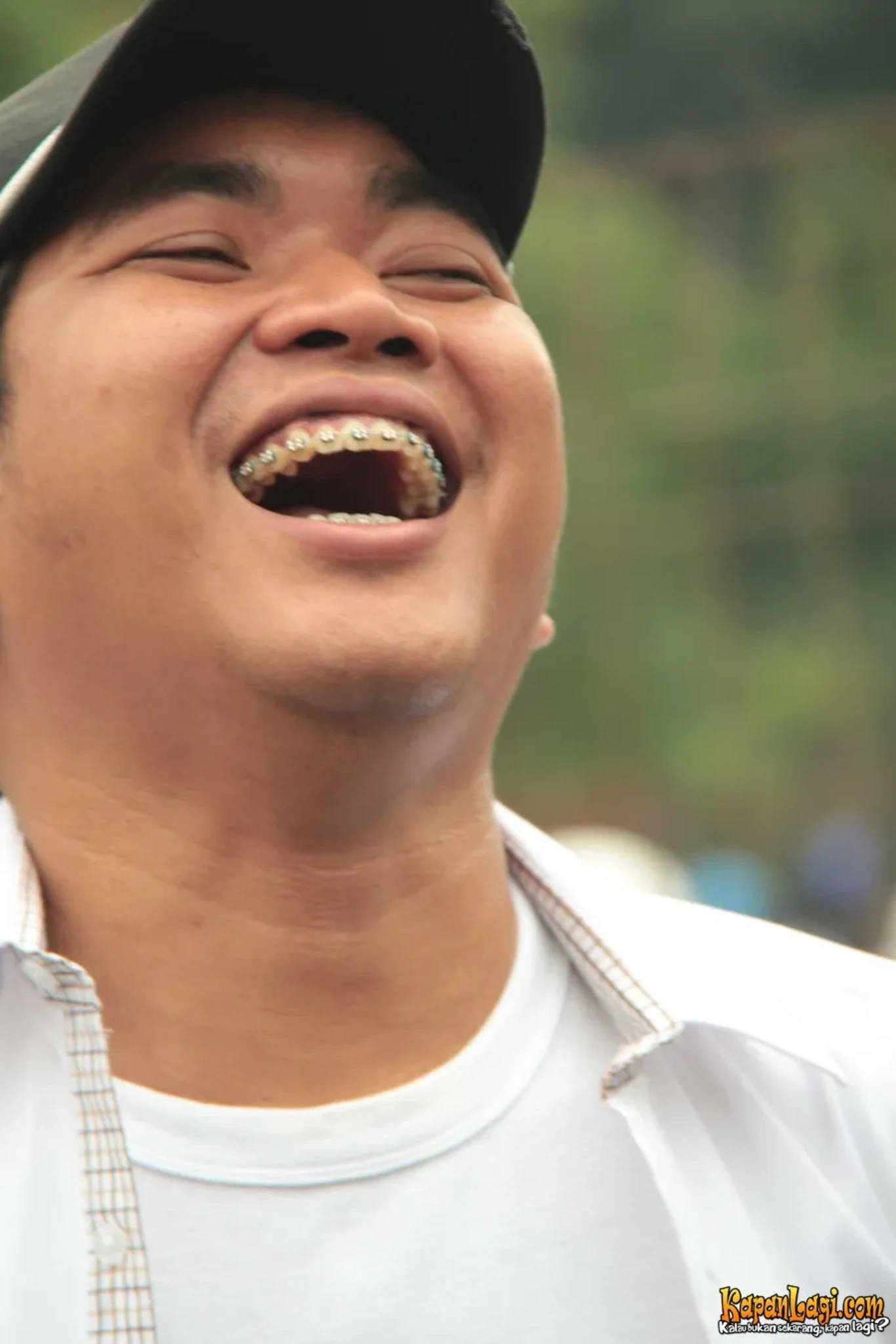 Jika Anda tidak melihat foto Tomi Wali, kemungkinan karena foto dengan nomor tersebut tidak tersedia di Kapanlagi.com™