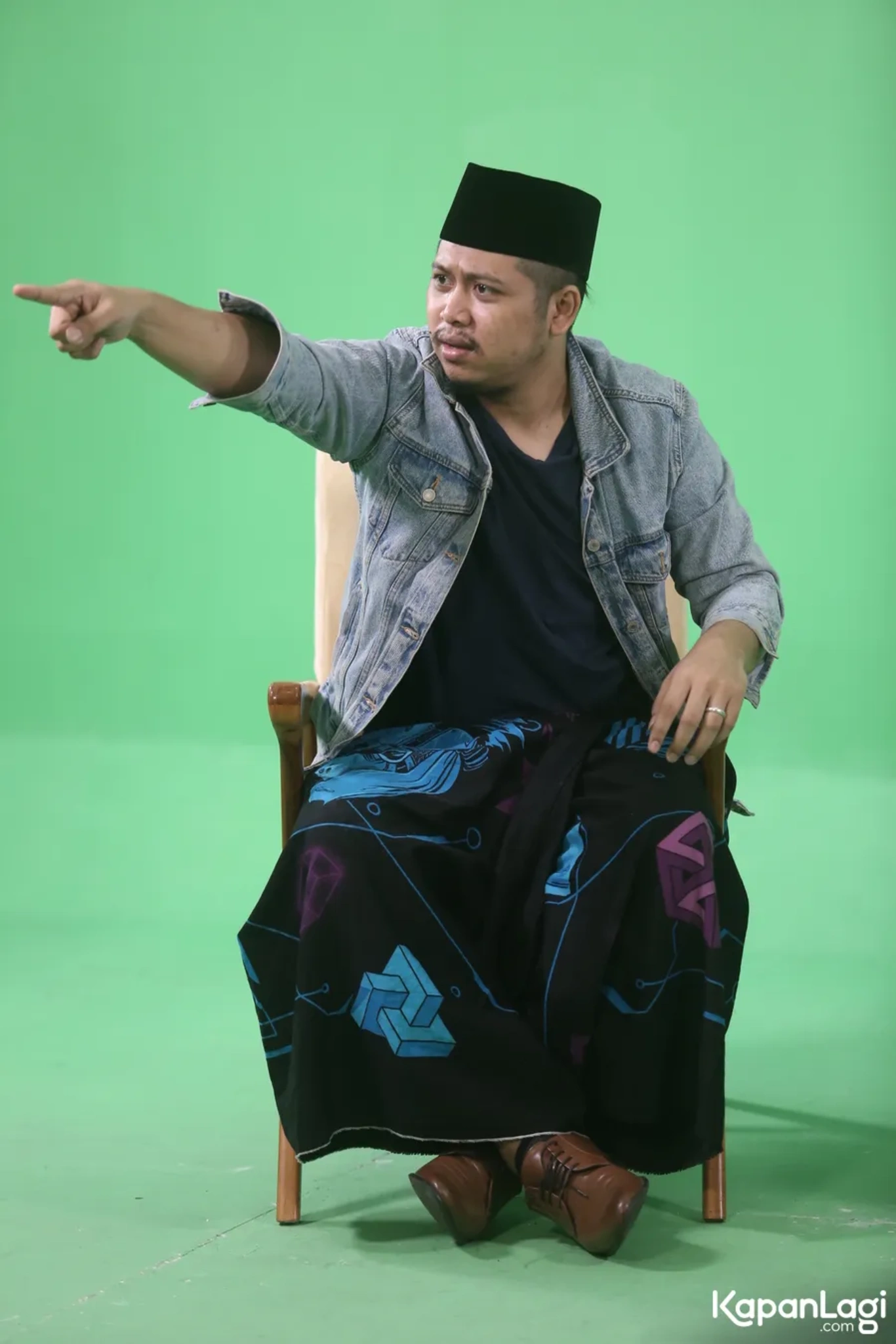 Jika Anda tidak melihat foto Tretan Muslim, kemungkinan karena foto dengan nomor tersebut tidak tersedia di Kapanlagi.com™