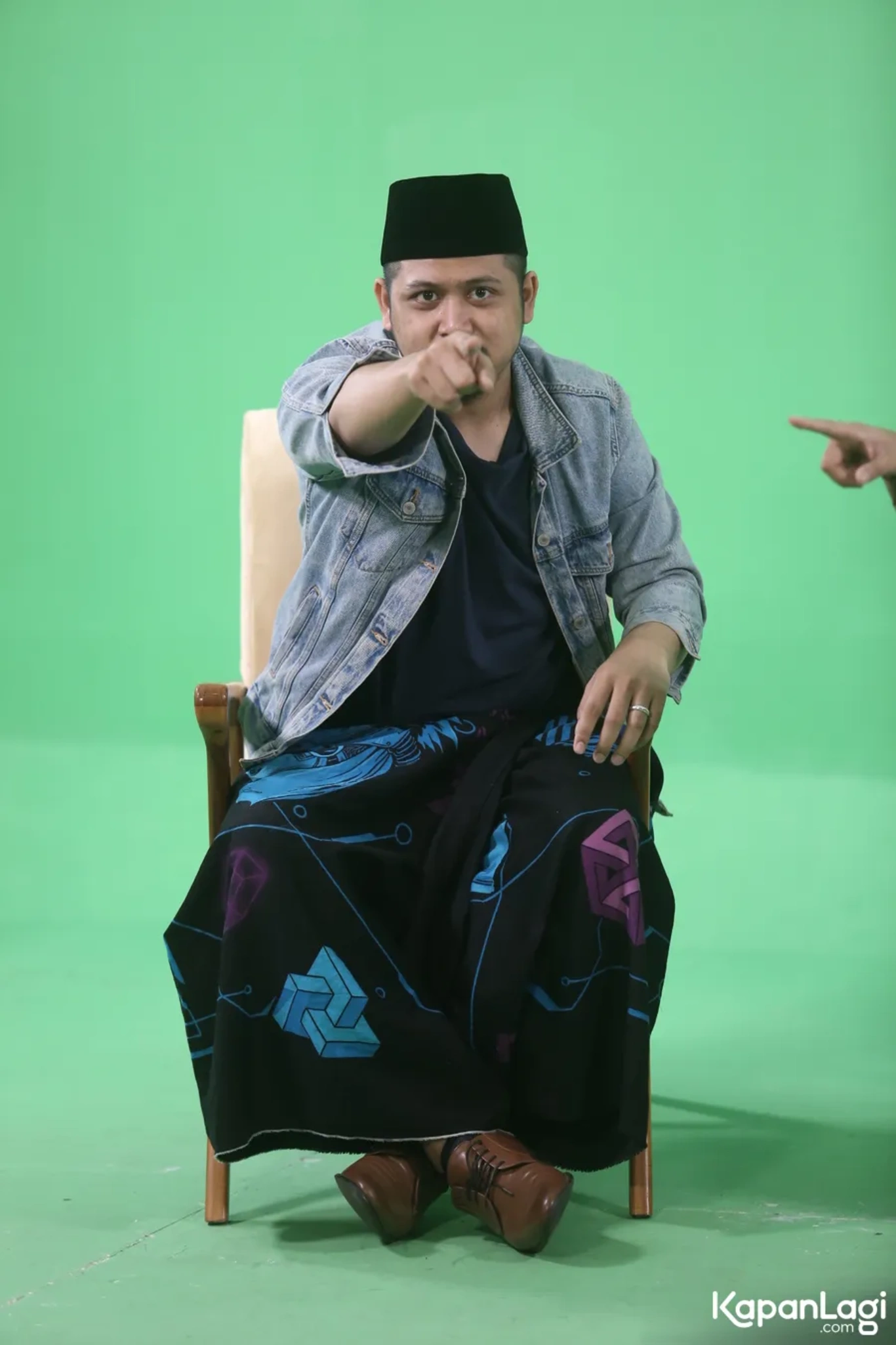 Jika Anda tidak melihat foto Tretan Muslim, kemungkinan karena foto dengan nomor tersebut tidak tersedia di Kapanlagi.com™