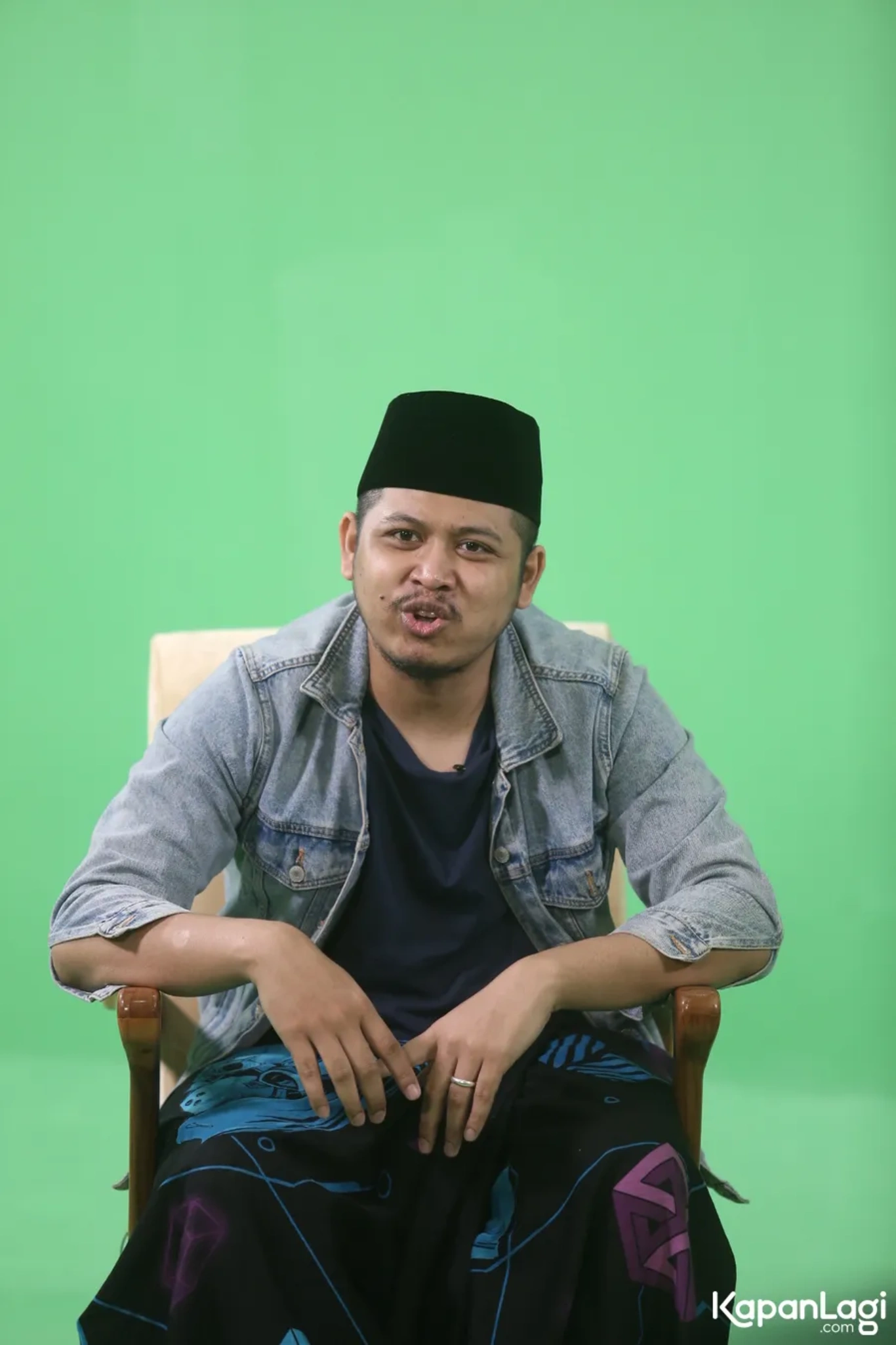 Jika Anda tidak melihat foto Tretan Muslim, kemungkinan karena foto dengan nomor tersebut tidak tersedia di Kapanlagi.com™