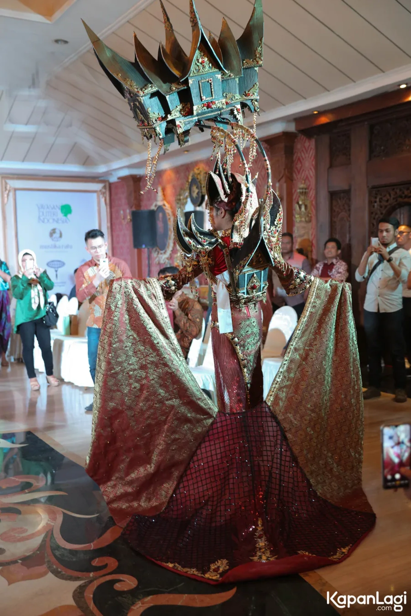 Jika Anda tidak melihat foto Vania Fitriyanti Herlambang, kemungkinan karena foto dengan nomor tersebut tidak tersedia di Kapanlagi.com™