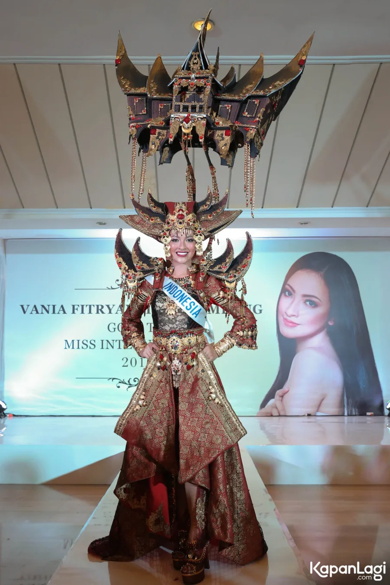 Jika Anda tidak melihat foto Vania Fitriyanti Herlambang, kemungkinan karena foto dengan nomor tersebut tidak tersedia di Kapanlagi.com™