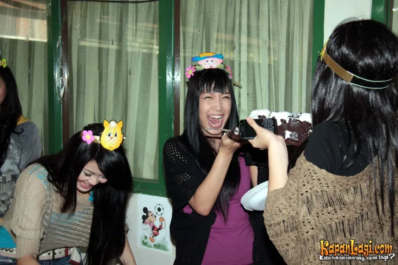 Jika Anda tidak melihat foto Vanilla 7 Icons, kemungkinan karena foto dengan nomor tersebut tidak tersedia di Kapanlagi.com™