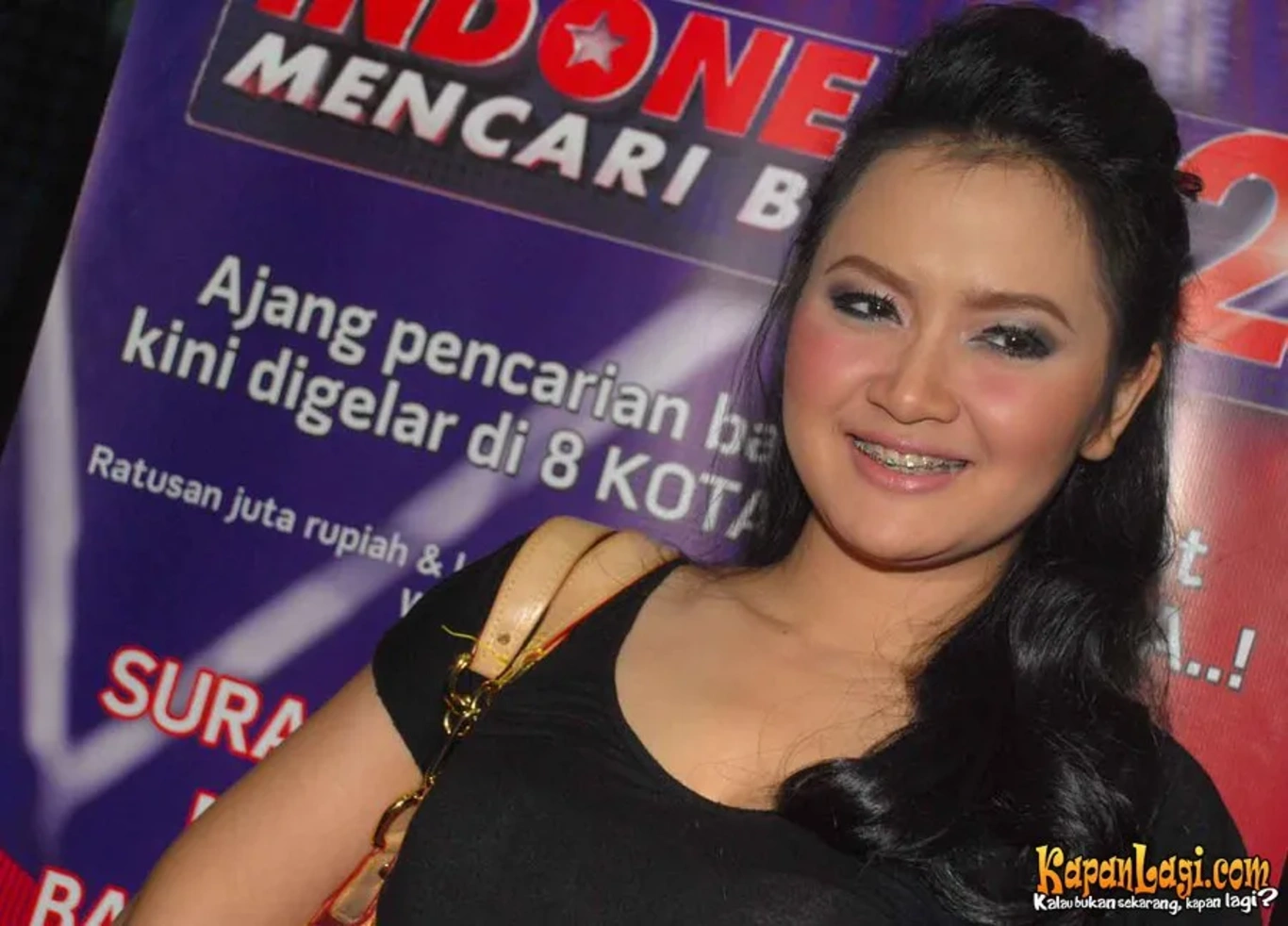 Jika Anda tidak melihat foto Vega Darwanti, kemungkinan karena foto dengan nomor tersebut tidak tersedia di Kapanlagi.com™