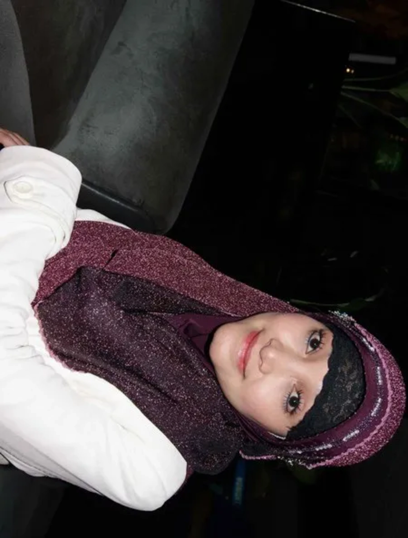 Jika Anda tidak melihat foto Vety Vera, kemungkinan karena foto dengan nomor tersebut tidak tersedia di Kapanlagi.com™
