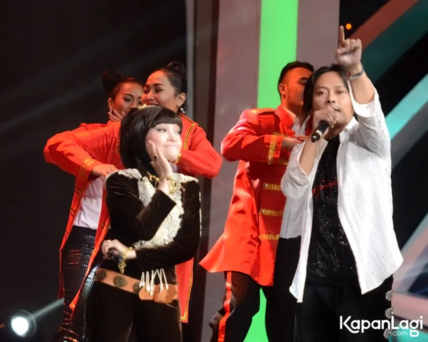 Jika Anda tidak melihat foto Vety Vera, kemungkinan karena foto dengan nomor tersebut tidak tersedia di Kapanlagi.com™