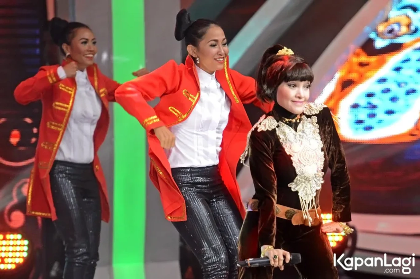 Jika Anda tidak melihat foto Vety Vera, kemungkinan karena foto dengan nomor tersebut tidak tersedia di Kapanlagi.com™