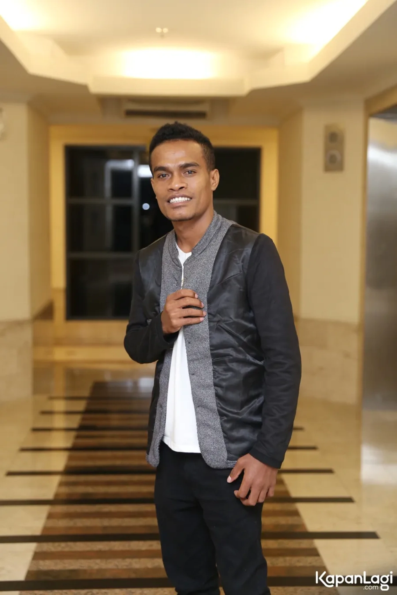 Jika Anda tidak melihat foto Vidal DAA4, kemungkinan karena foto dengan nomor tersebut tidak tersedia di Kapanlagi.com™