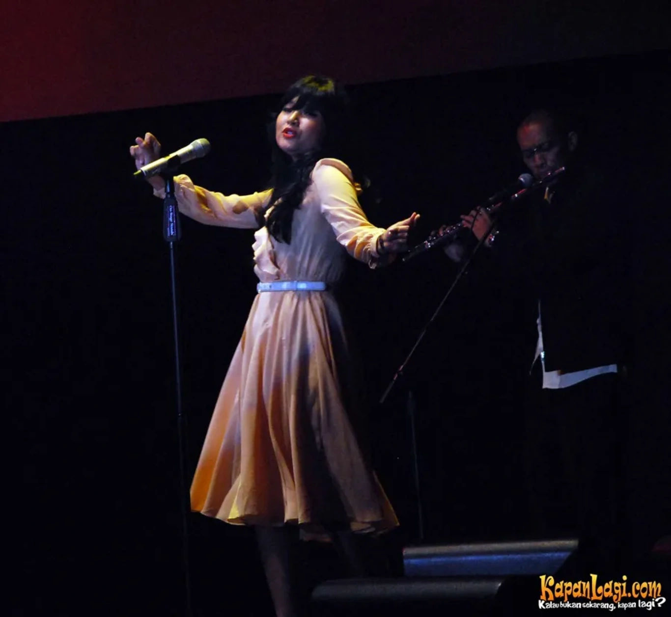 Jika Anda tidak melihat foto White Shoes and The Couples Company, kemungkinan karena foto dengan nomor tersebut tidak tersedia di Kapanlagi.com™