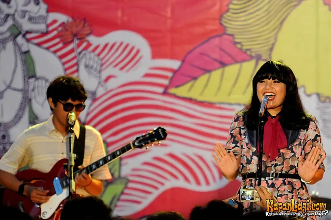 Jika Anda tidak melihat foto White Shoes and The Couples Company, kemungkinan karena foto dengan nomor tersebut tidak tersedia di Kapanlagi.com™