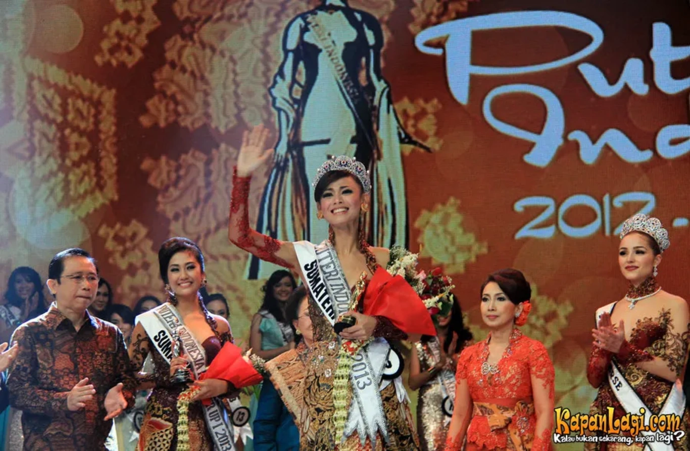 Jika Anda tidak melihat foto Whulandary Herman, kemungkinan karena foto dengan nomor tersebut tidak tersedia di Kapanlagi.com™