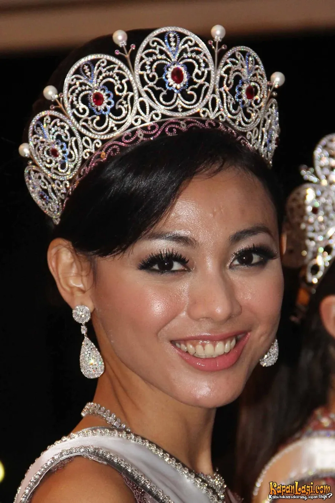 Jika Anda tidak melihat foto Whulandary Herman, kemungkinan karena foto dengan nomor tersebut tidak tersedia di Kapanlagi.com™