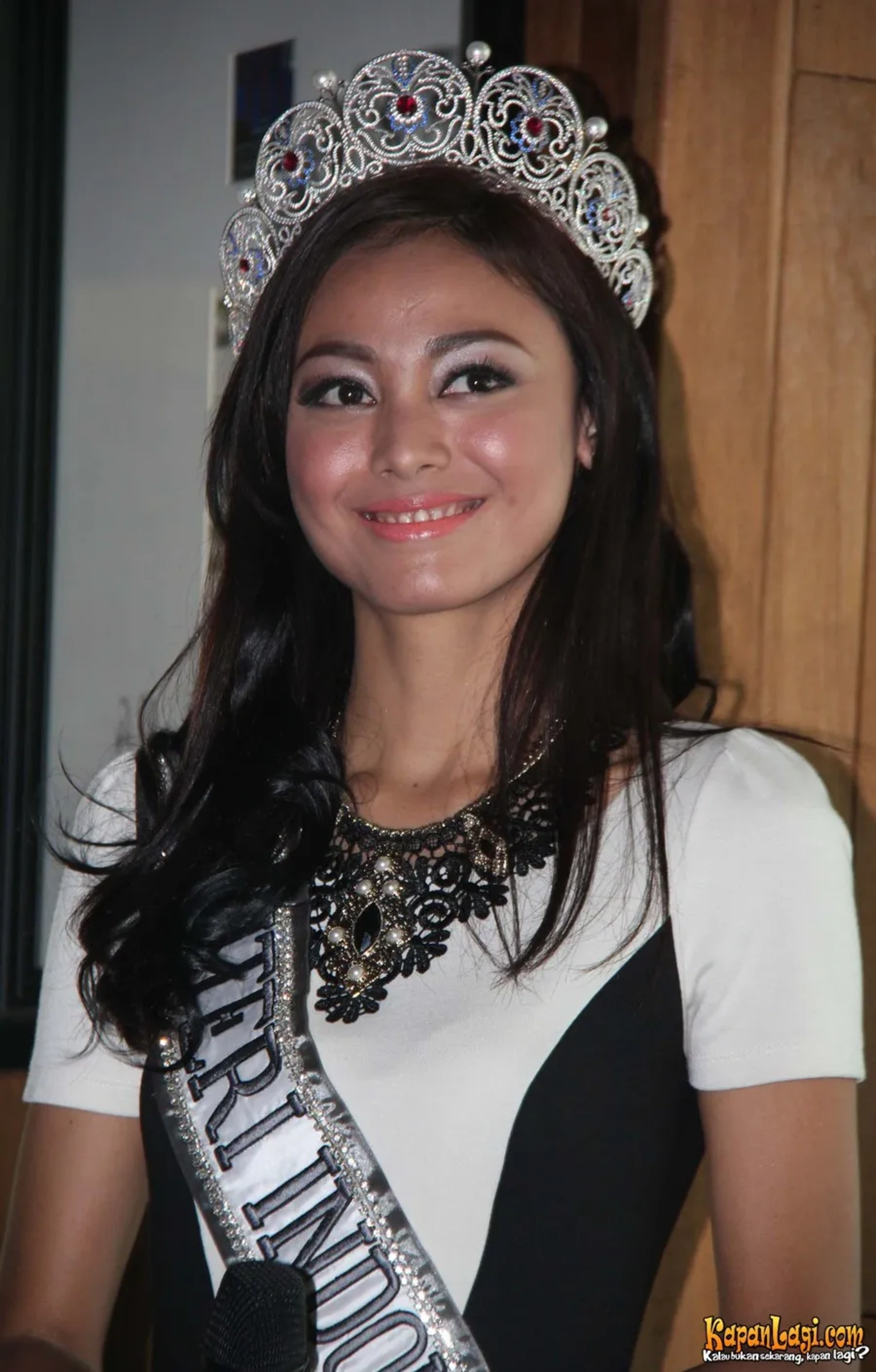 Jika Anda tidak melihat foto Whulandary Herman, kemungkinan karena foto dengan nomor tersebut tidak tersedia di Kapanlagi.com™