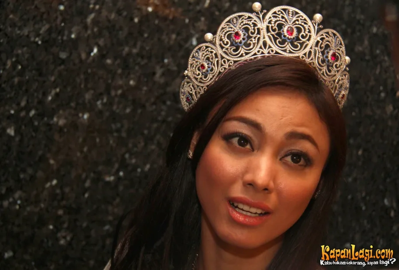 Jika Anda tidak melihat foto Whulandary Herman, kemungkinan karena foto dengan nomor tersebut tidak tersedia di Kapanlagi.com™