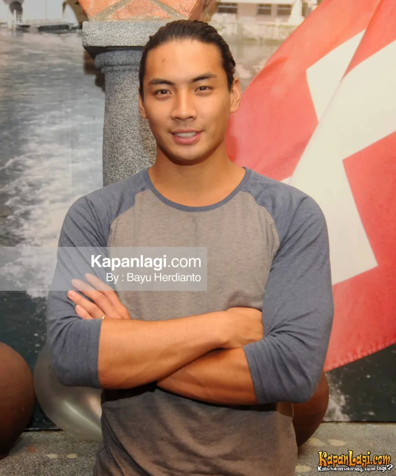 Jika Anda tidak melihat foto Yoshi Sudarso, kemungkinan karena foto dengan nomor tersebut tidak tersedia di Kapanlagi.com™