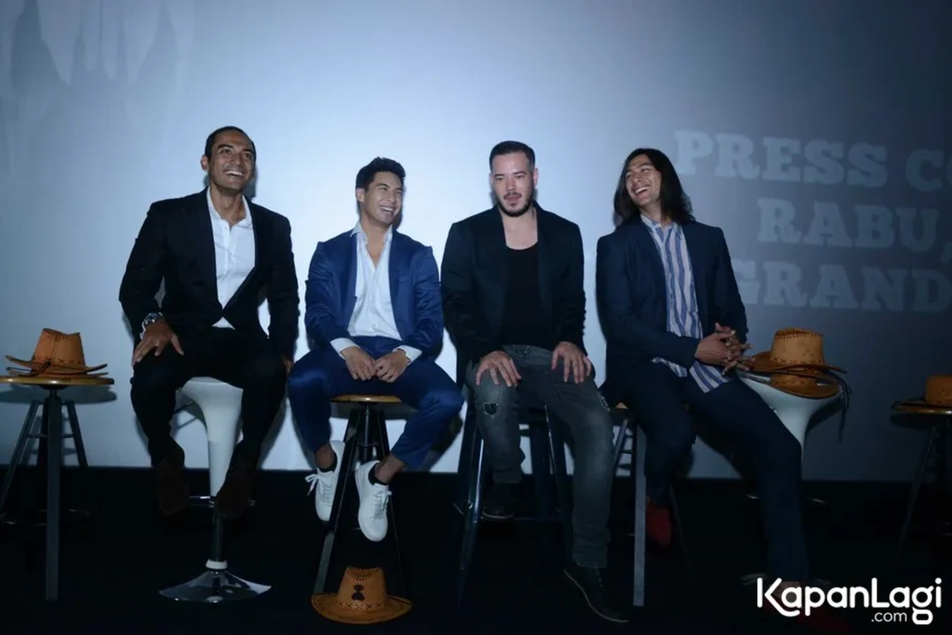 Jika Anda tidak melihat foto Yoshi Sudarso, kemungkinan karena foto dengan nomor tersebut tidak tersedia di Kapanlagi.com™