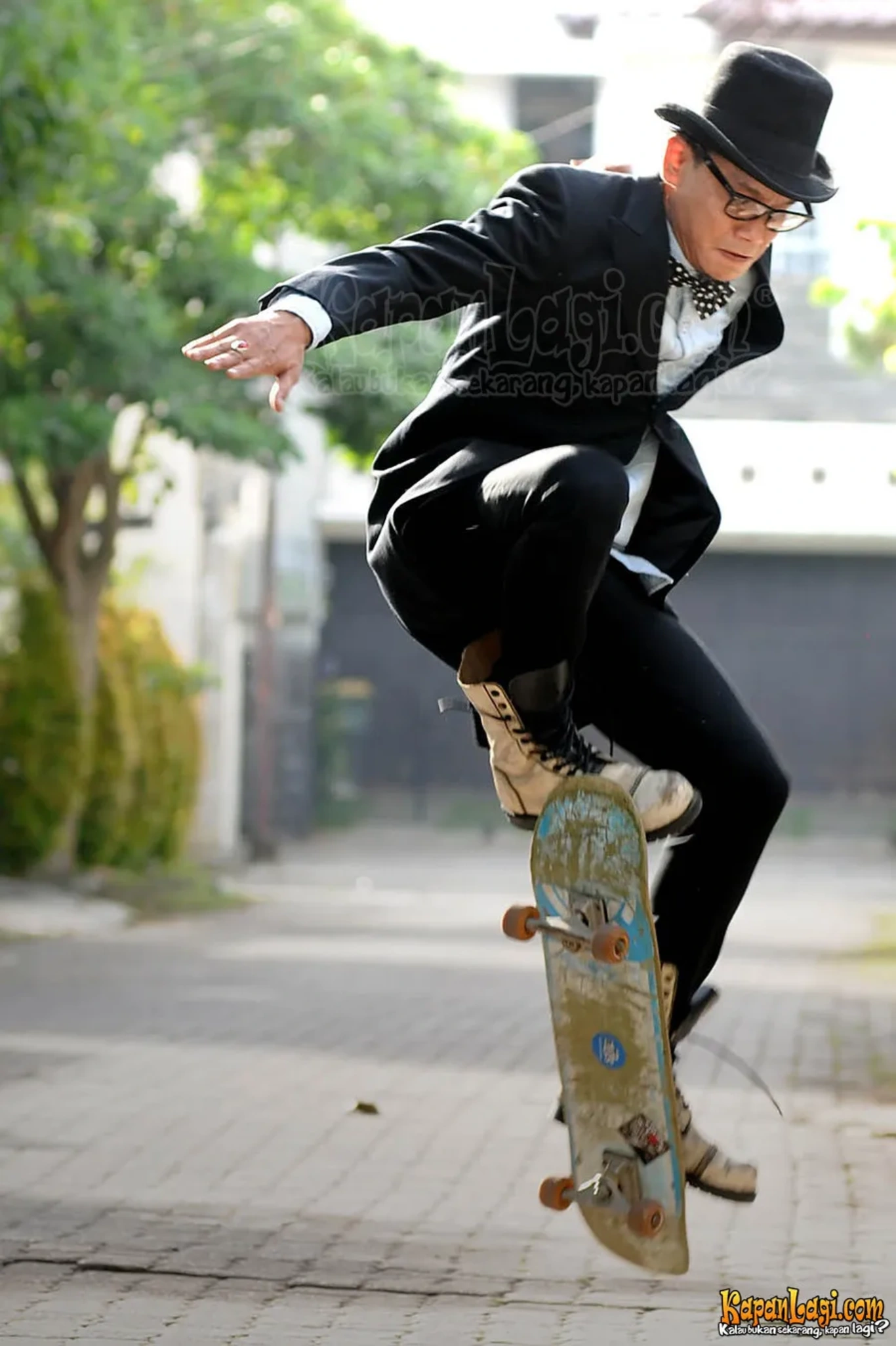 Jika Anda tidak melihat foto Yudhie Havis, kemungkinan karena foto dengan nomor tersebut tidak tersedia di Kapanlagi.com™