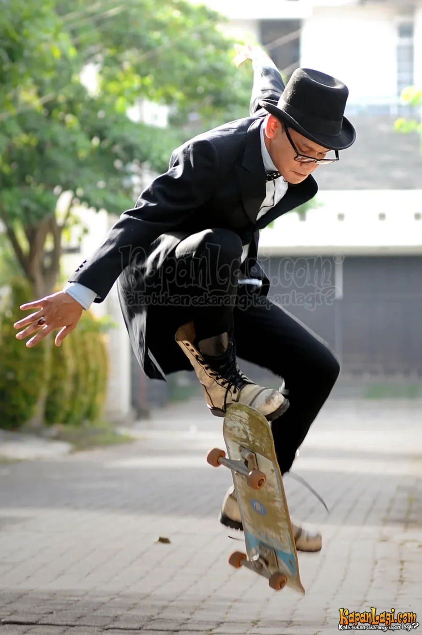 Jika Anda tidak melihat foto Yudhie Havis, kemungkinan karena foto dengan nomor tersebut tidak tersedia di Kapanlagi.com™