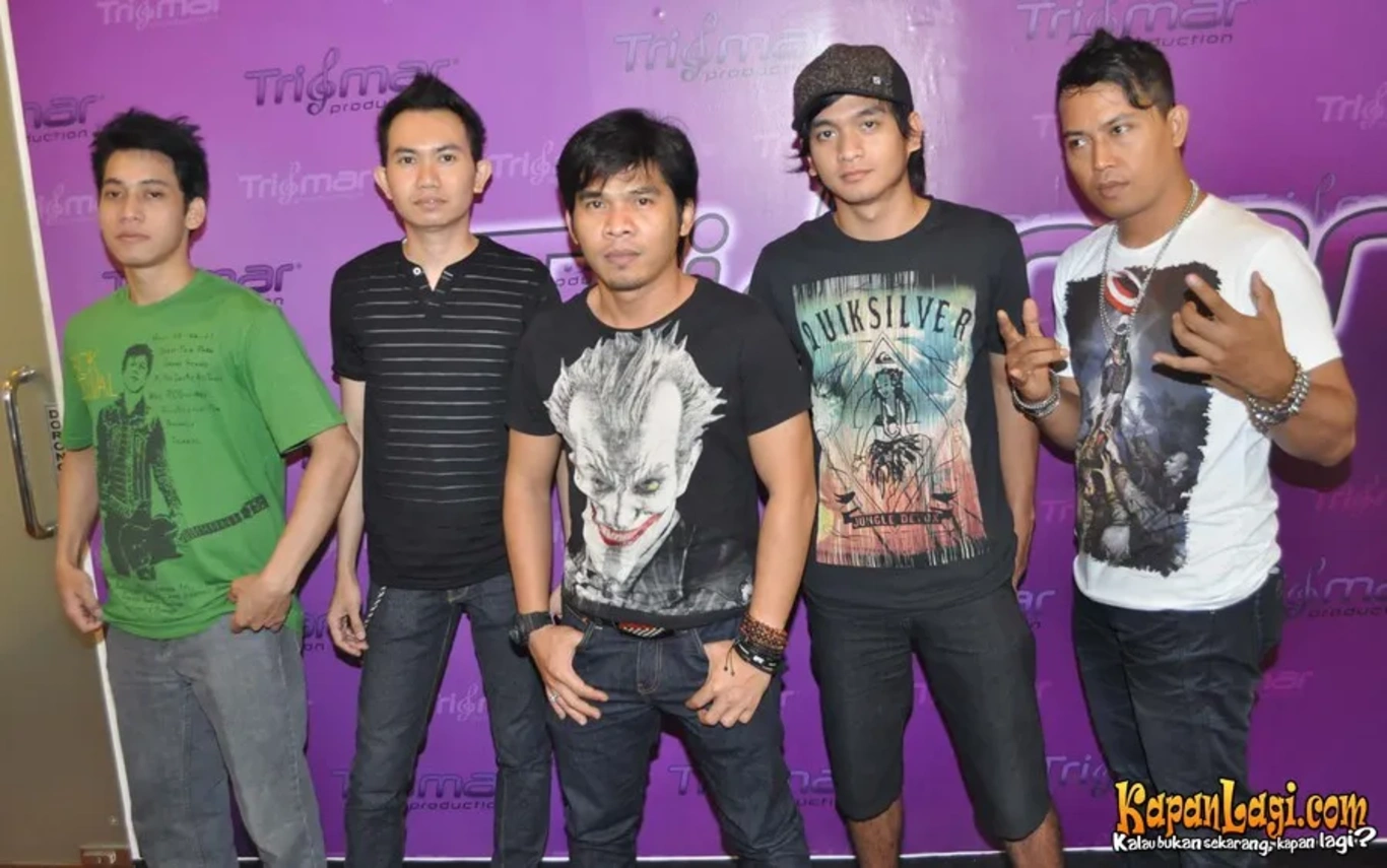 Jika Anda tidak melihat foto Zolla Band, kemungkinan karena foto dengan nomor tersebut tidak tersedia di Kapanlagi.com™