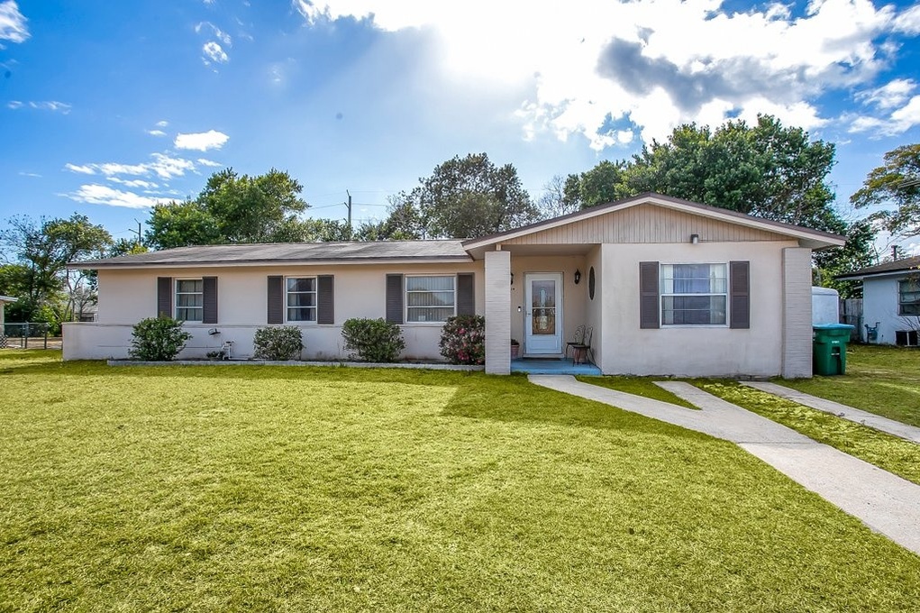 Exterior photo for 2314 California St Deltona fl 32738