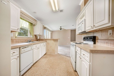 Interior 1 photo for 600 BREEZEWAY CT KENANSVILLE fl 34739