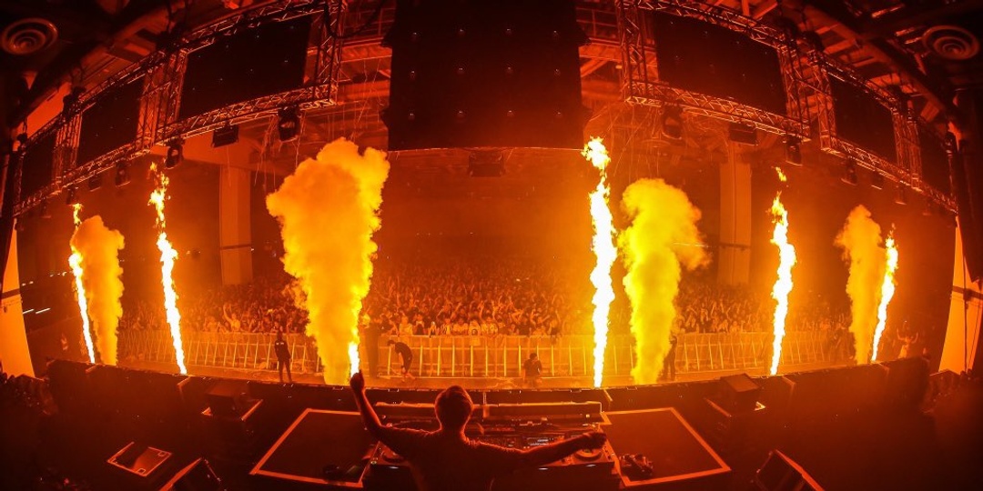 Day one of Ultra Singapore combats downsized production with fantastic sets