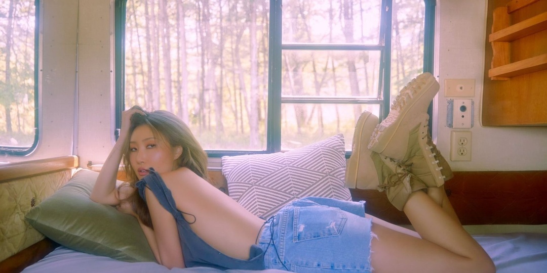 MAMAMOO's Hwasa teases new collaborative single 'I Can't Make You Love Me' with Kinda Blue 