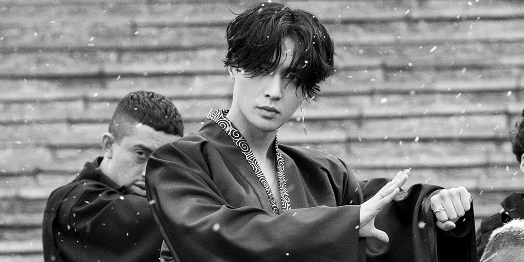 Lay on the fusion of traditional Chinese music and contemporary pop, plus the motif of past and present life in new solo album, Lit