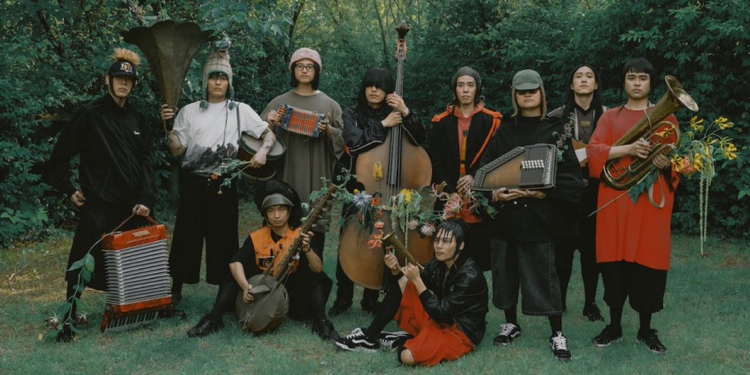 HYUKOH and Sunset Rollercoaster weave musical journeys together in collaborative album, 'AAA'