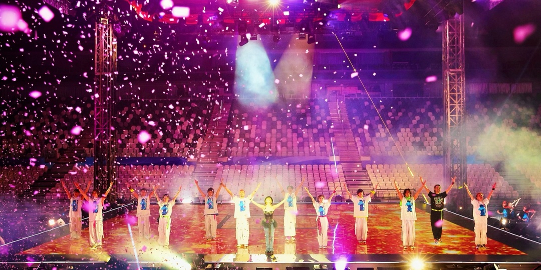Ayumi Hamasaki performs empty arena, Maki Otsuki pulled offstage mid-song as China cancels Japanese events