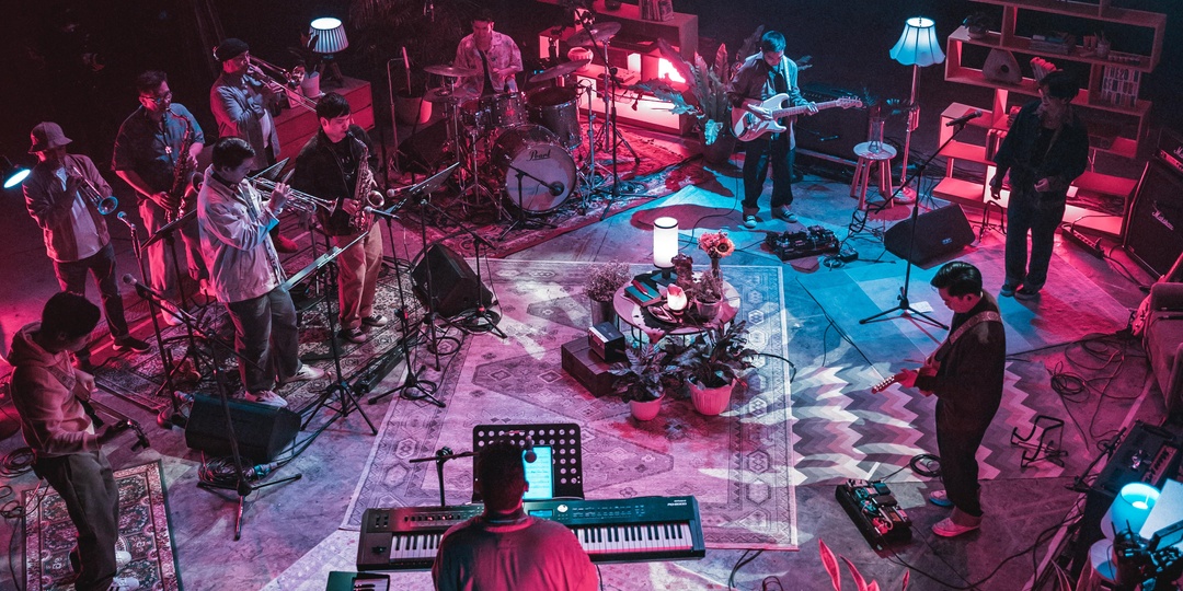 Go behind the scenes of Lola Amour's 'Looking Back' online concert-documentary