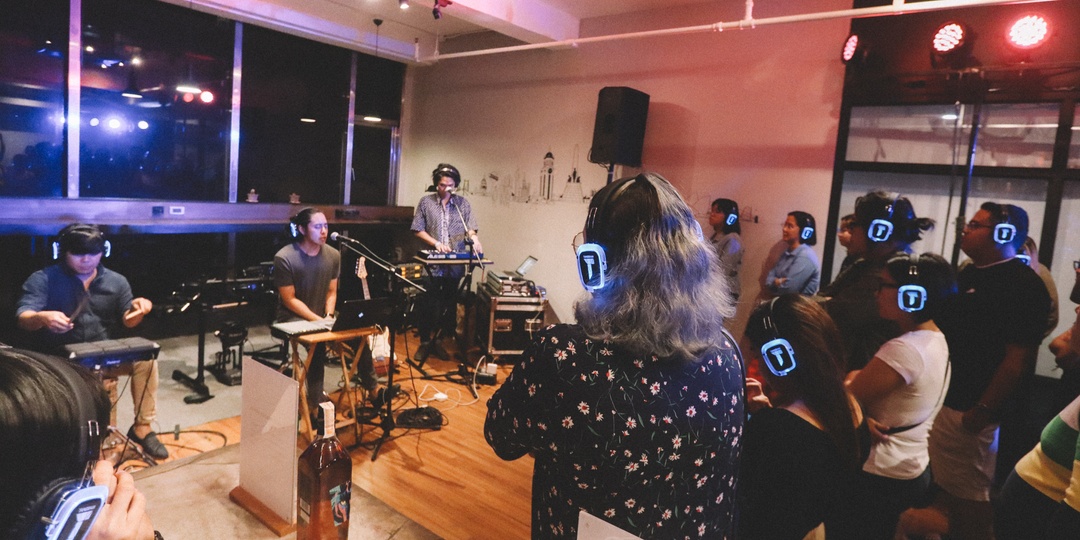 Tandems '91 and AOUI play intimate silent show as part of FIERE anniversary series – photo gallery