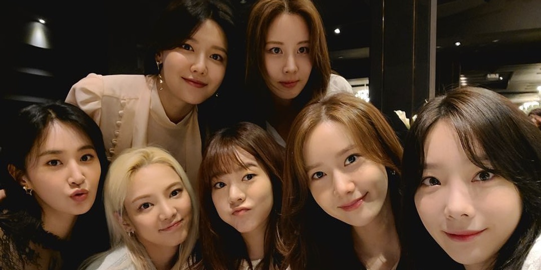 Girls' Generation made their fans' lives 'Complete' with a heartwarming reunion at their manager's wedding