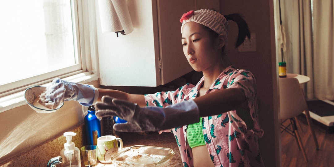 Introducing: Korean singer-songwriter Su Lee on making "musical barf", finding balance, and her new multilingual singles