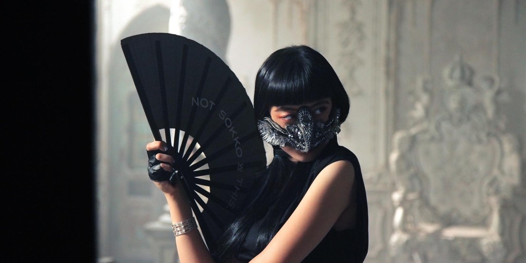 Jasmine Sokko releases extravagant music video for ‘Tired’ – watch