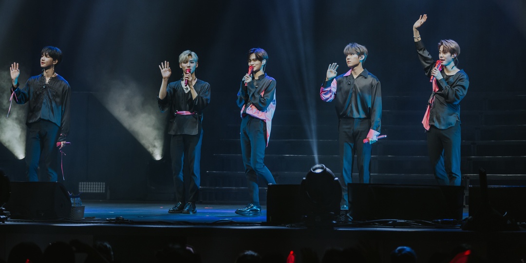 AB6IX stuns despite rookie status at Singapore show – gig report