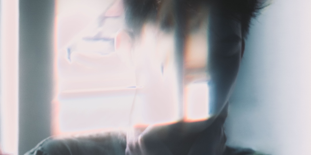 "The essence of ambient music is world-building": An interview with Kin Leonn