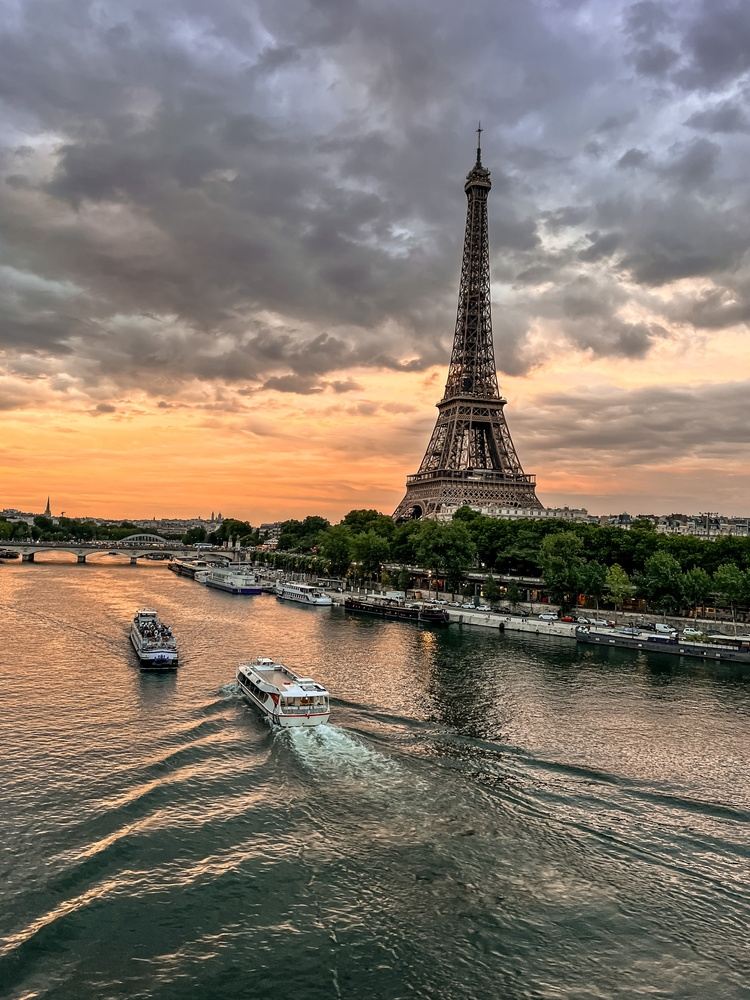Galentine's in Paris