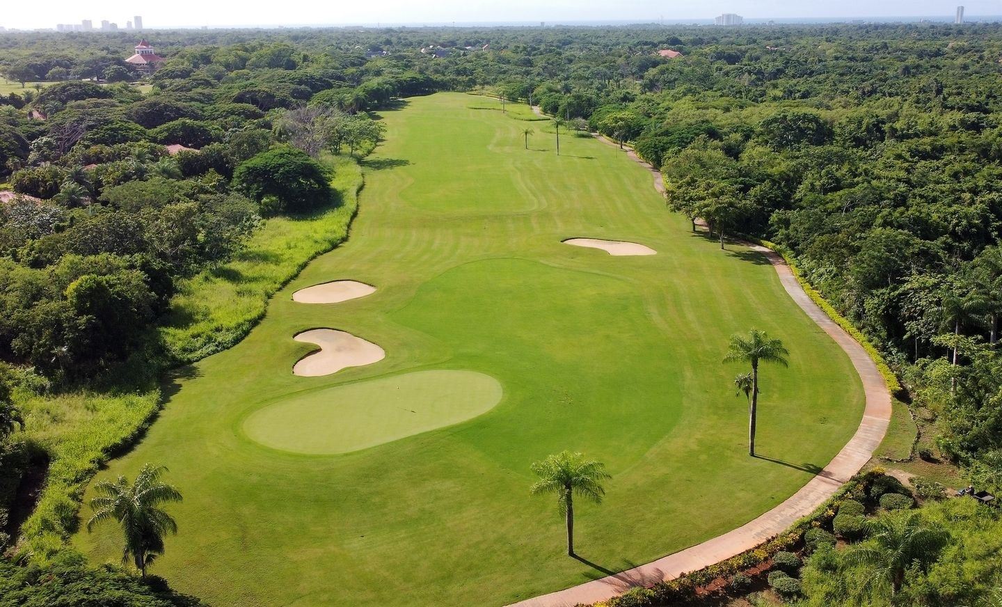 GOLF & PICTURE PERFECT BEACH