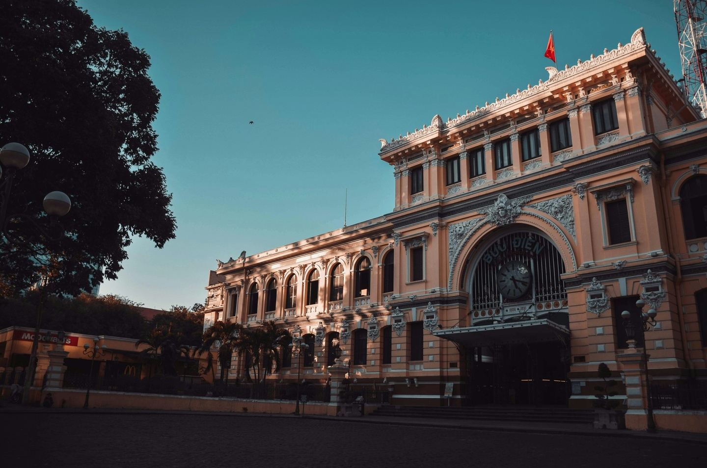 Southern Vietnam Unfiltered: 5-Day Food, Culture & Mekong Delta Tour