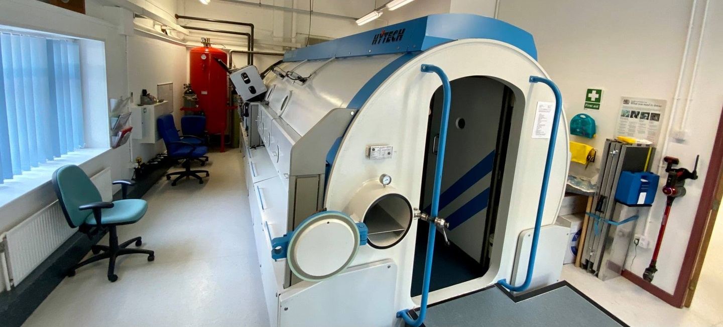 Midlands Diving chamber dry dive experience