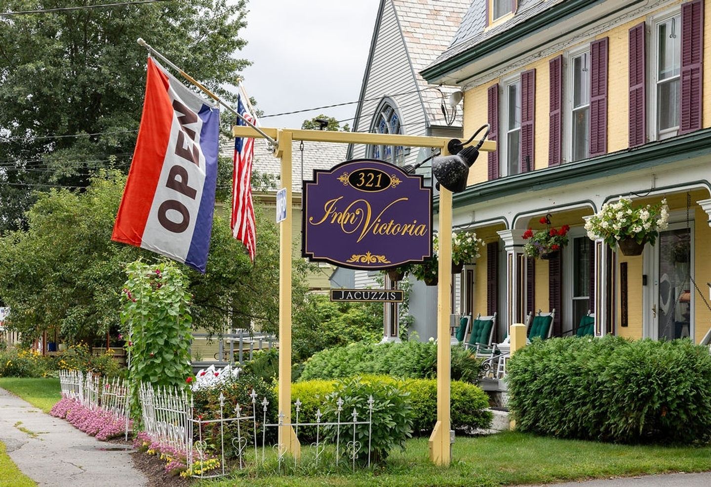 Spring & Summer • Inn Victoria Start • Vermont Inn to Inn Walking Tour