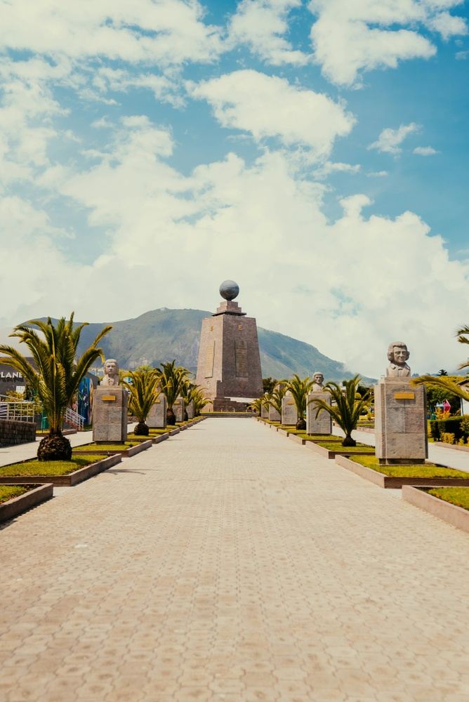 MIDDLE OF THE WORLD (HALF-DAY CULTURAL TOURS 3-4 HRS)