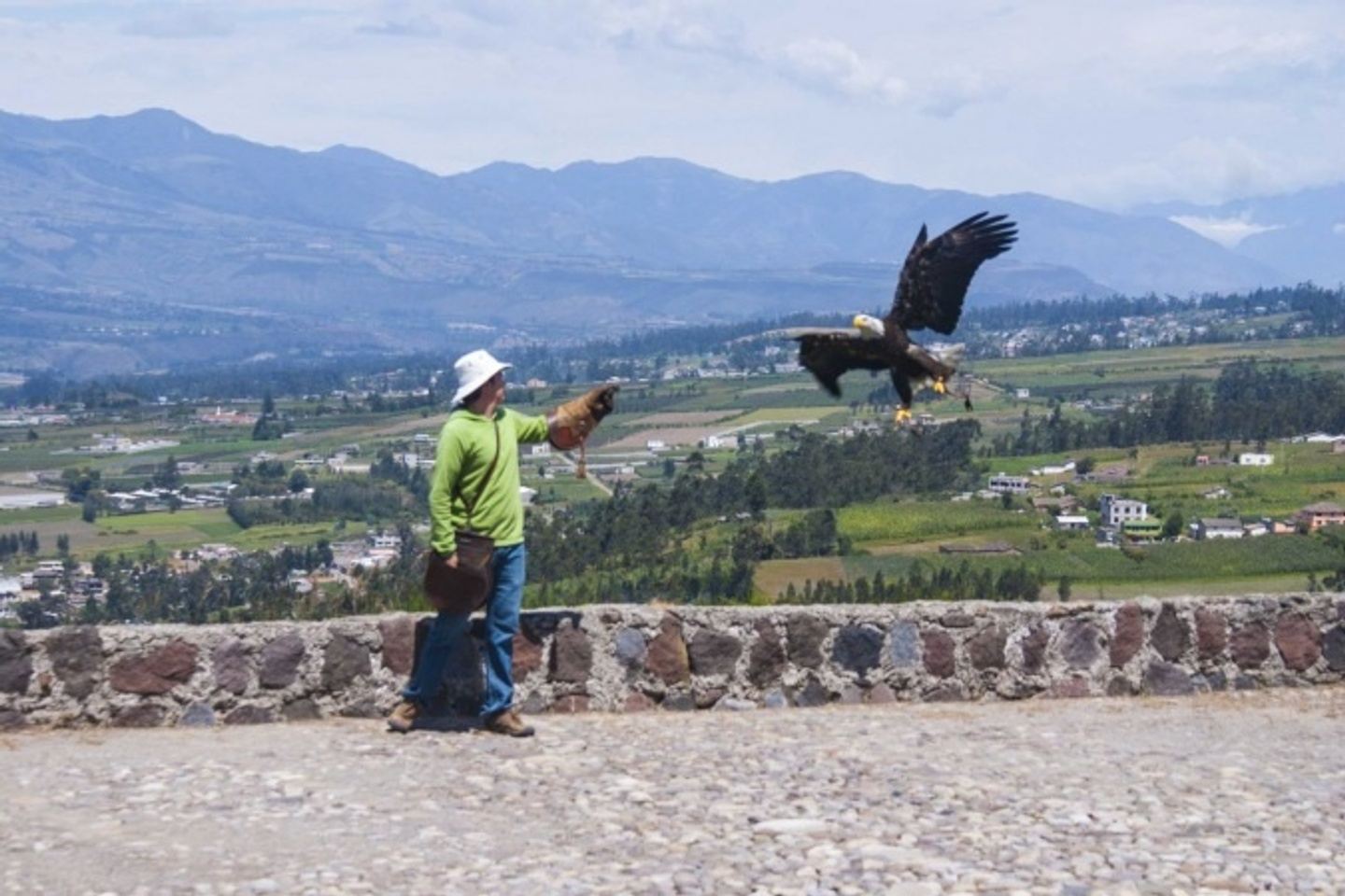 Otavalo Full-Day Tour with a visit to Parque Cóndor