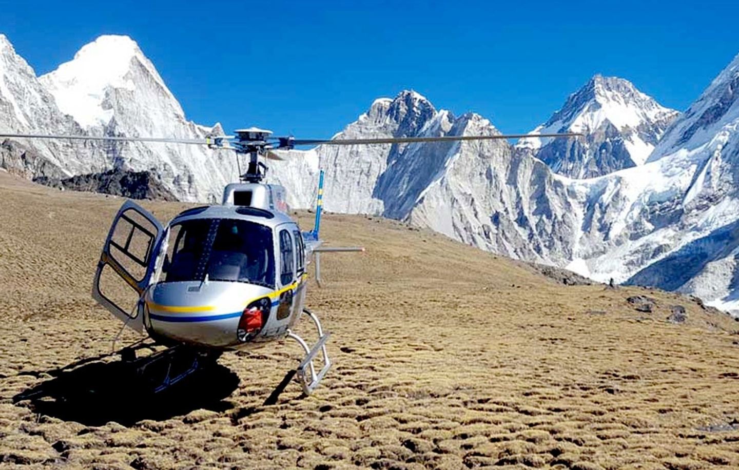 Everest helicopter tour-group sharing