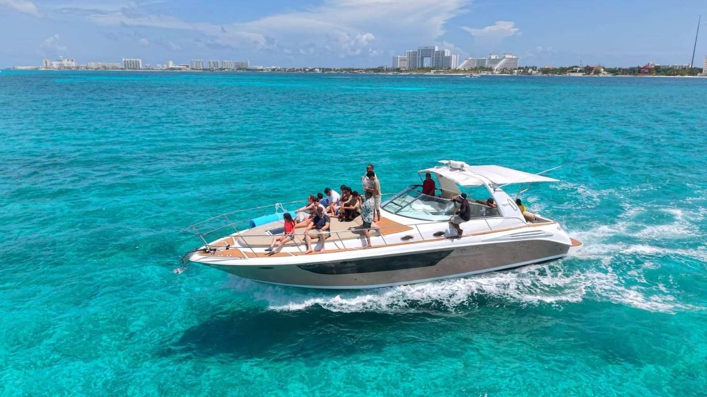 SeaRay yacht Full Day 6 hrs to Isla Mujeres