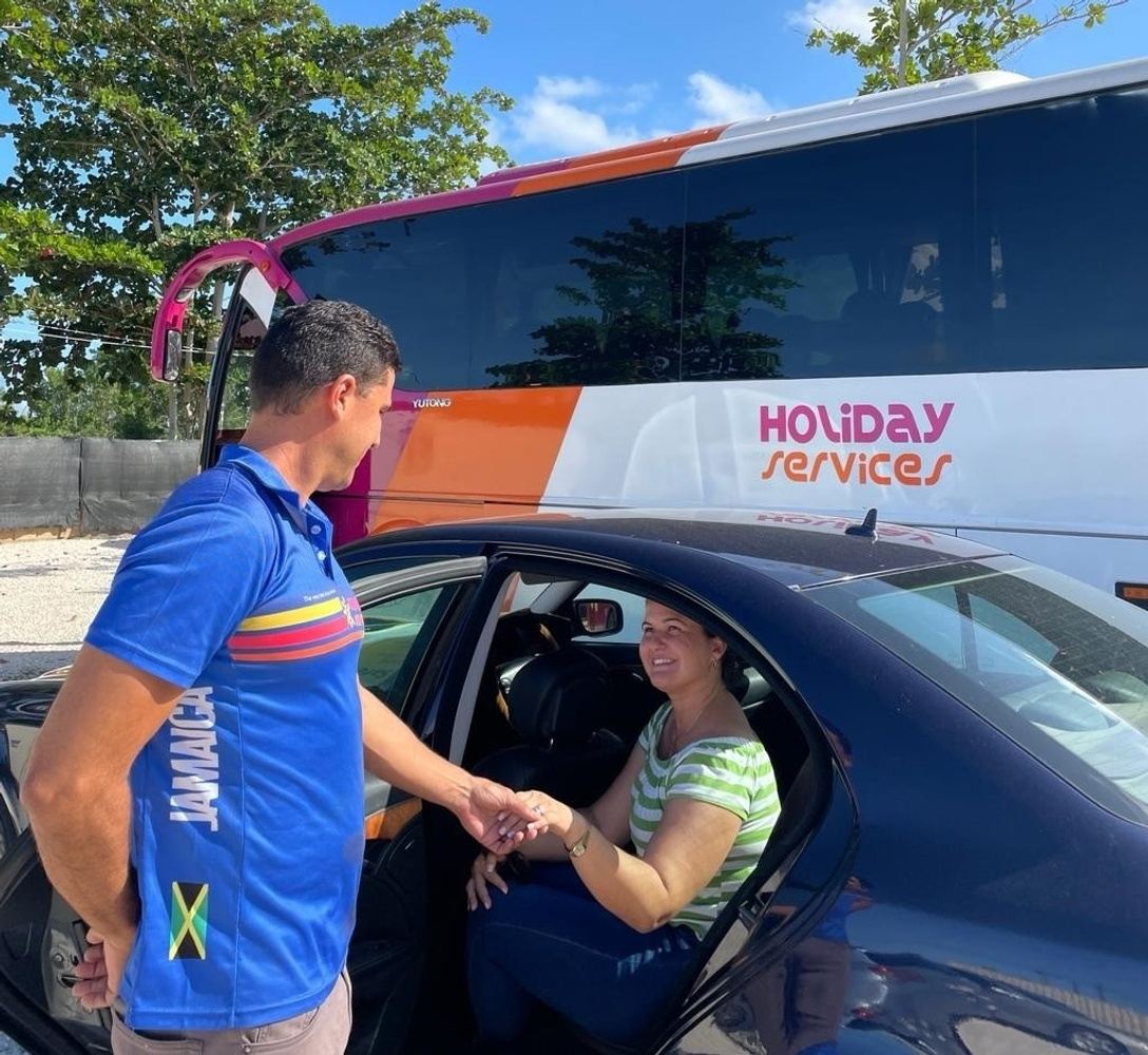 (RT) PRIVATE TRANSFERS FROM KINGSTON AIRPORT