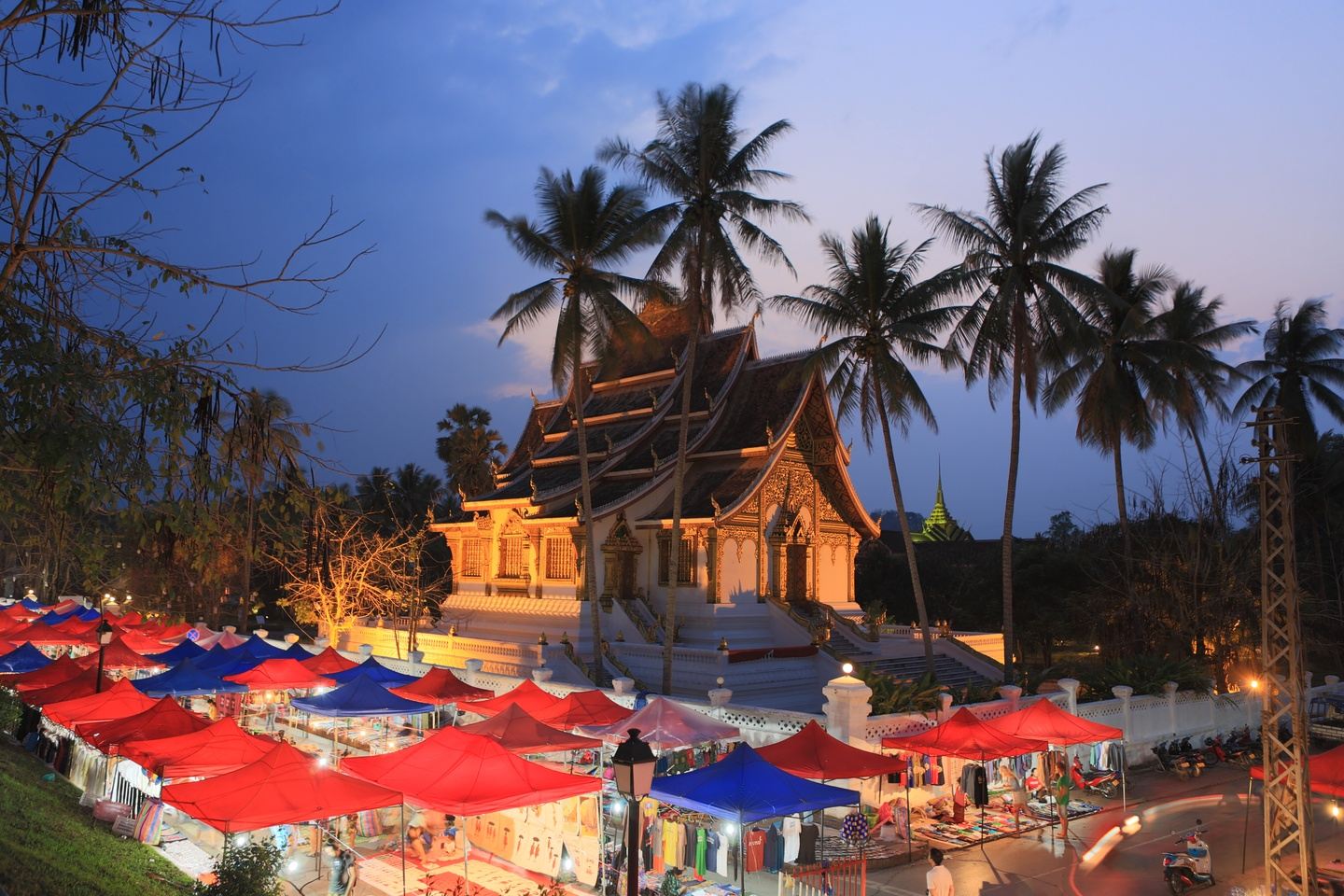 Discover Laos (2 Days) + Hotel